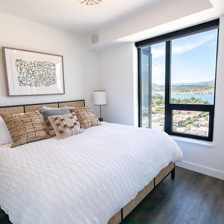 Awesome View 21 Two Bedroom One Bath Downtown Lake View Near Beach เคโลว์นา ภายนอก รูปภาพ