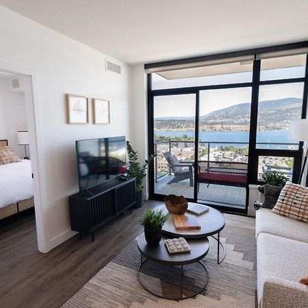 Awesome View 21 Two Bedroom One Bath Downtown Lake View Near Beach เคโลว์นา ภายนอก รูปภาพ