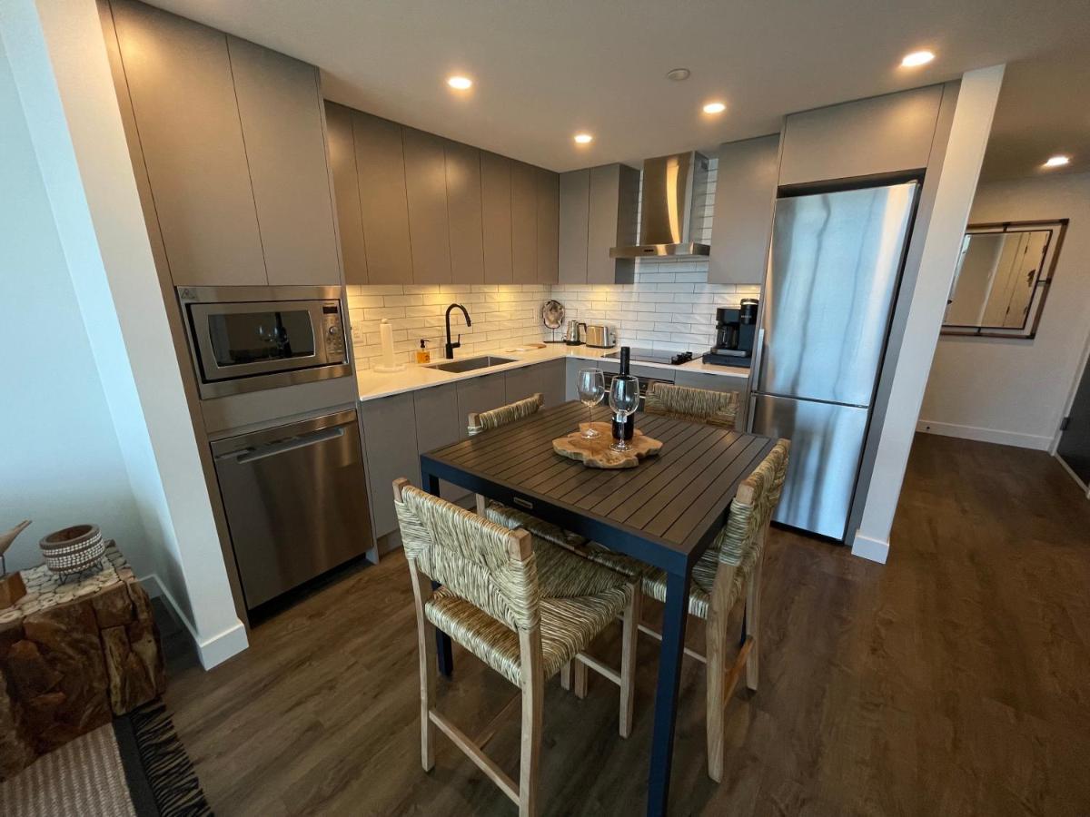 Awesome View 21 Two Bedroom One Bath Downtown Lake View Near Beach เคโลว์นา ภายนอก รูปภาพ