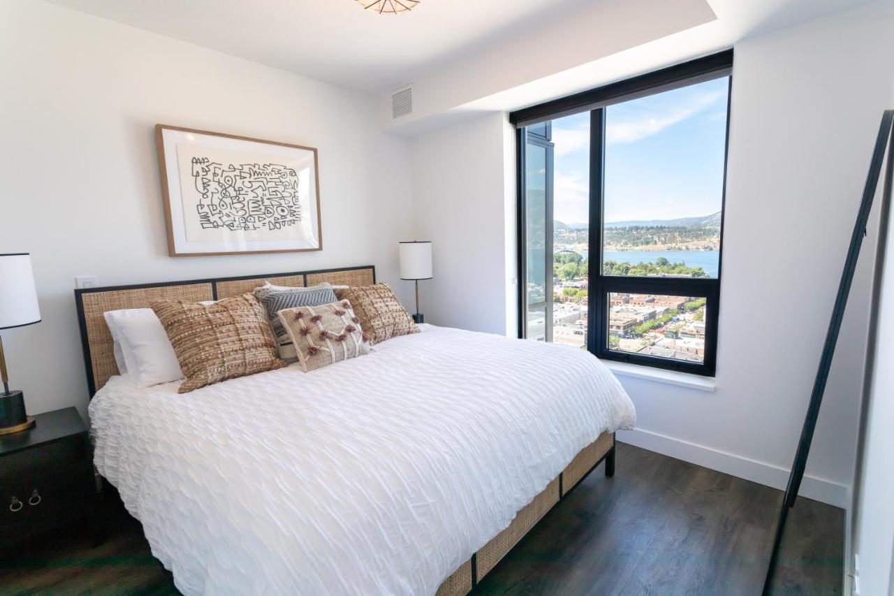 Awesome View 21 Two Bedroom One Bath Downtown Lake View Near Beach เคโลว์นา ภายนอก รูปภาพ